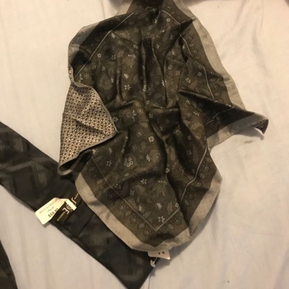 Suit tie & handkerchief